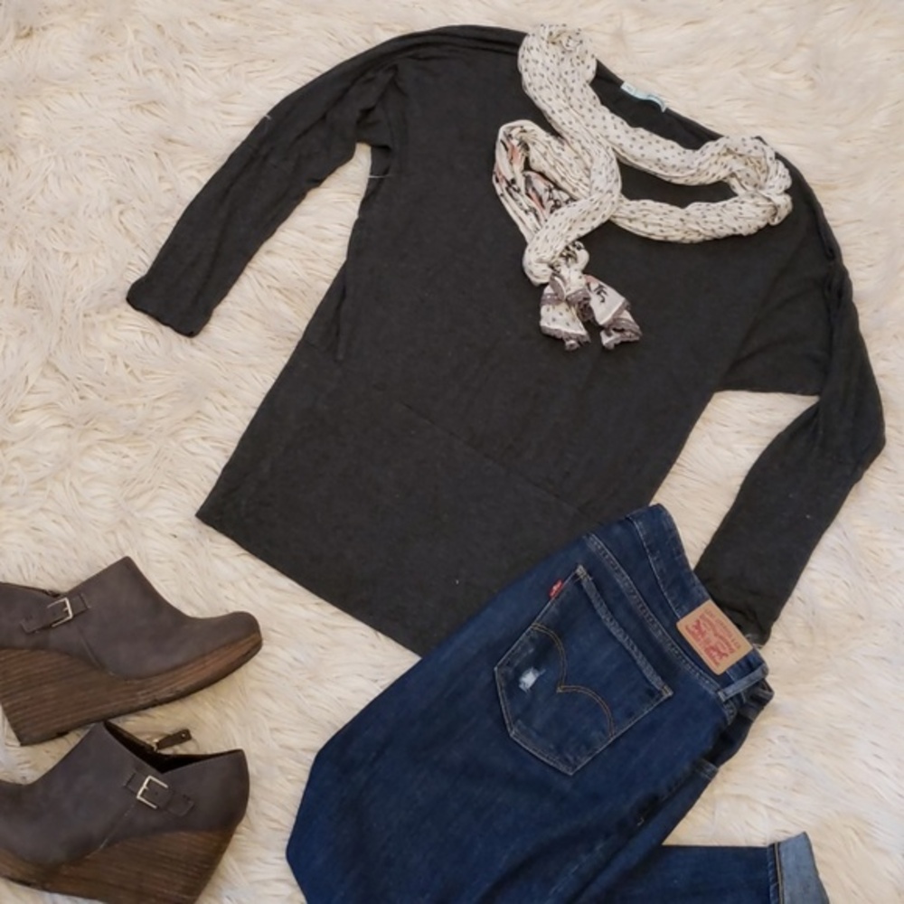 Long sleeve grey top